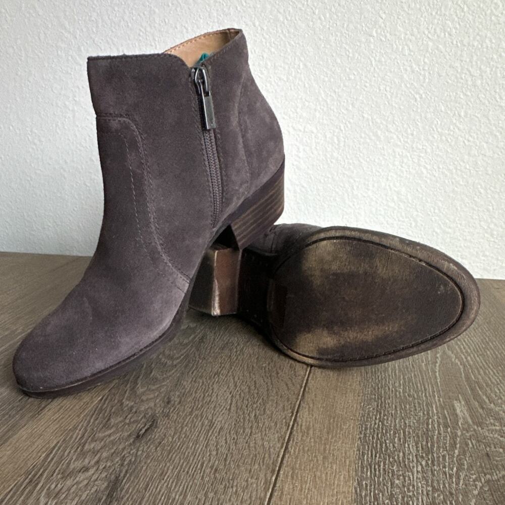 Lucky Brand Breck Suede Ankle Boots Booties Taupe Gray Block Heel Zip Women’s 7